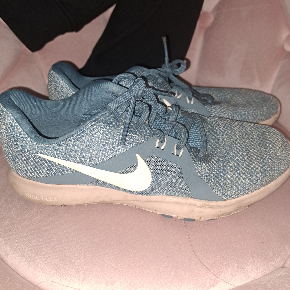 Nike Women's Blue and White Athletic Shoes